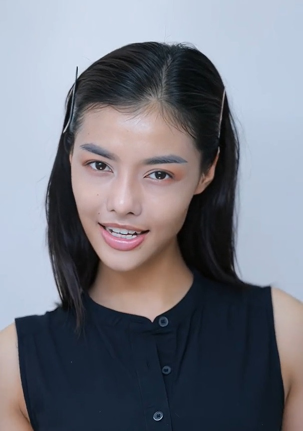 Nhiều khán giả còn cho rằng gương mặt Kiều Loan gần như thay đổi toàn bộ sau khi chỉnh sửa mũi. Thậm chí, nhiều người đã không nhận ra nàng Á hậu 1 Miss World 2019 nếu không đọc dòng chú thích bên dưới. Nhiều khán giả còn cho rằng gương mặt Kiều Loan gần như thay đổi toàn bộ sau khi chỉnh sửa mũi. Thậm chí, nhiều người đã không nhận ra nàng Á hậu 1 Miss World 2019 nếu không đọc dòng chú thích bên dưới.