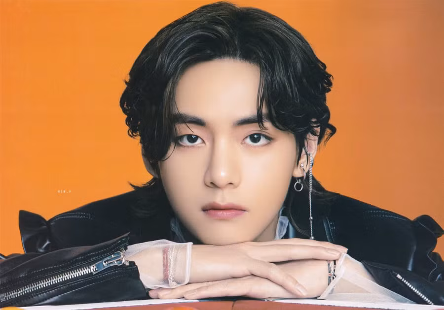 V (BTS) được mệnh danh là “Ông hoàng Instagram”. V (BTS) được mệnh danh là “Ông hoàng Instagram”.