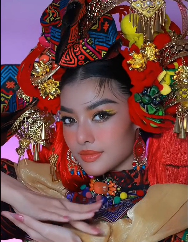 Có thể thấy, việc có phần lạm dụng dao kéo đã khiến cho nhan sắc hiện tại của Kiều Loan trông kém tự nhiên hơn hẳn. Có thể thấy, việc có phần lạm dụng dao kéo đã khiến cho nhan sắc hiện tại của Kiều Loan trông kém tự nhiên hơn hẳn.