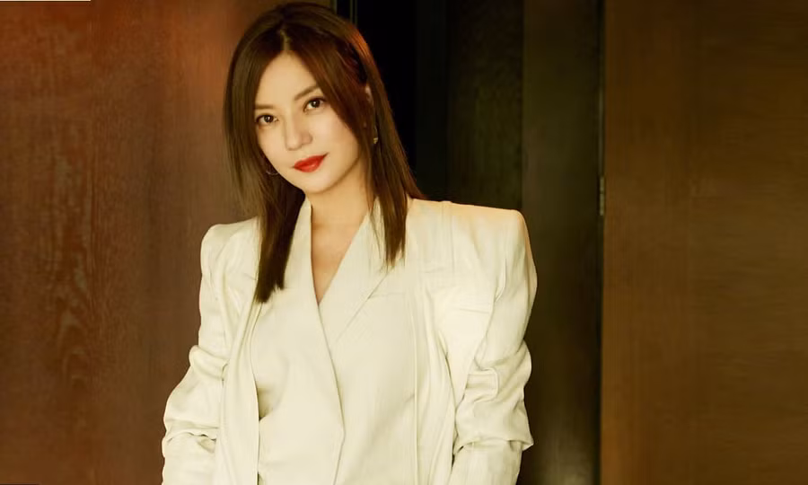 Triệu Vy lần đầu tiên xuất hiện công khai sau 2 năm bị phong sát 