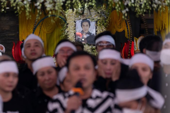 Ngày 5/3, NSƯT Vũ Linh trút hơi thở cuối cùng ở tuổi 65 sau thời gian chống chọi với bạo bệnh khiến nhiều người bàng hoàng, thương tiếc. Ảnh: zingnews.