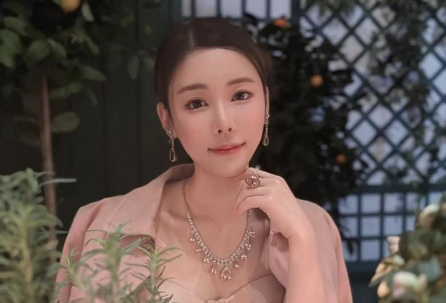 Người mẫu Thái Thiên Phượng đã bị sát hại. Nghi phạm chính được xác định là gia đình chồng cũ của cô. Người mẫu Thái Thiên Phượng đã bị sát hại. Nghi phạm chính được xác định là gia đình chồng cũ của cô.