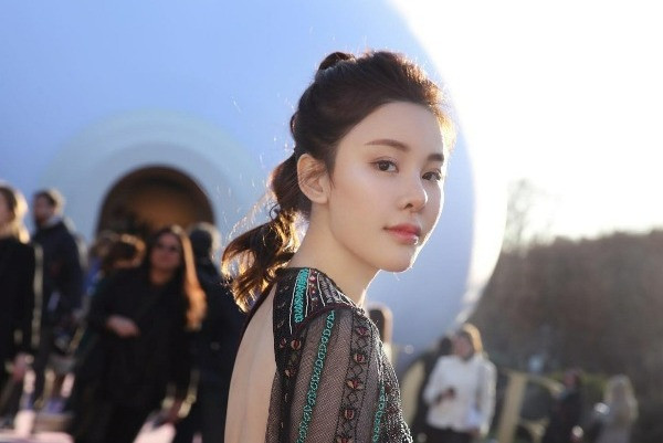 Cố người mẫu Thái Thiên Phượng. Cố người mẫu Thái Thiên Phượng.