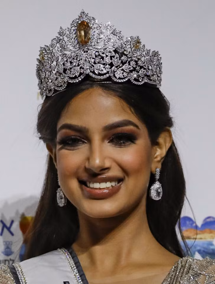 Năm 2021: Người đẹp Harnaaz Sandhu đến từ Ấn Độ.