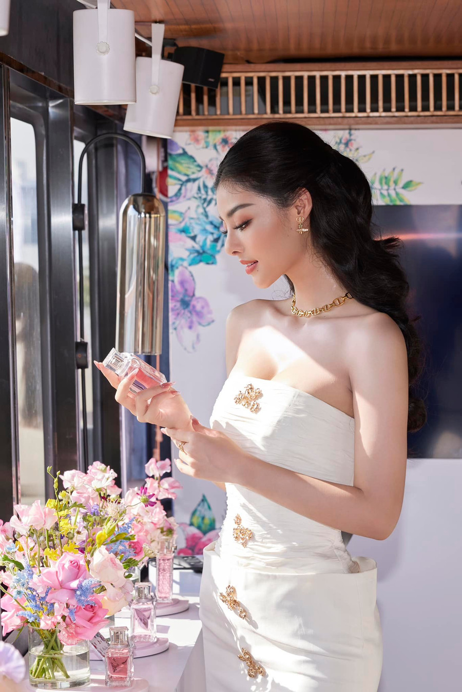 Việc làm mũi của Kiều Loan có lẽ đã không giúp cho cô trở nên hoàn hảo hơn, mà lại trở thành đề tài khiến nàng hậu nhận về nhiều chỉ trích. Thậm chí, một số cư dân mạng đã tỏ ra khá gay gắt khi để lại bình luận và cho rằng "Trả LONA lại đây". Việc làm mũi của Kiều Loan có lẽ đã không giúp cho cô trở nên hoàn hảo hơn, mà lại trở thành đề tài khiến nàng hậu nhận về nhiều chỉ trích. Thậm chí, một số cư dân mạng đã tỏ ra khá gay gắt khi để lại bình luận và cho rằng "Trả LONA lại đây".