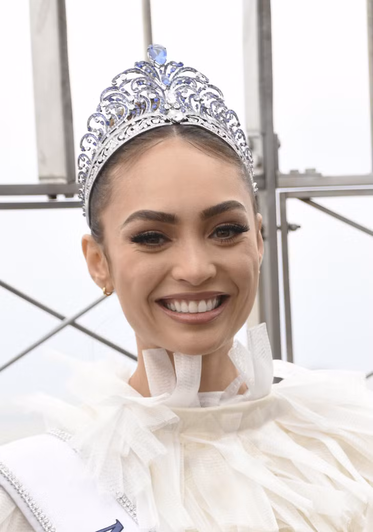 Năm 2022: Người đẹp R'Bonney Gabriel đến từ Hoa Kỳ.