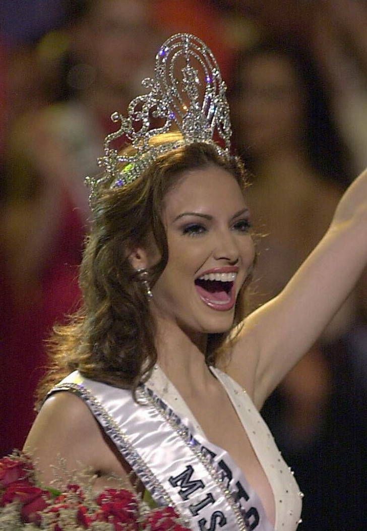 Năm 2001: Người đẹp Denise Quiñones đến từ Puerto Rico. Năm 2001: Người đẹp Denise Quiñones đến từ Puerto Rico.