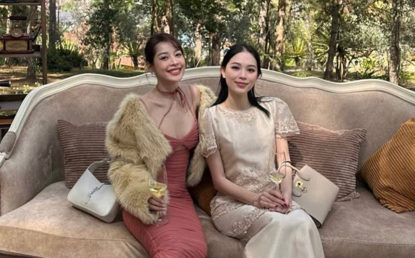 Linh Rin đã tặng hoa kèm lời nhắn nhủ vô cùng đáng yêu đến bạn thân Chi Pu trước khi đi lấy chồng. Linh Rin đã tặng hoa kèm lời nhắn nhủ vô cùng đáng yêu đến bạn thân Chi Pu trước khi đi lấy chồng.