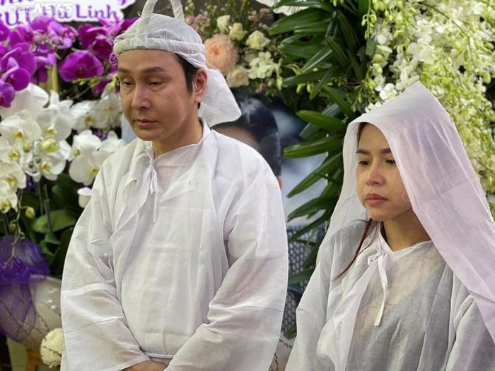 Bình Tinh và Vũ Luân là con nuôi của NSƯT Vũ Linh. Bình Tinh và Vũ Luân là con nuôi của NSƯT Vũ Linh.
