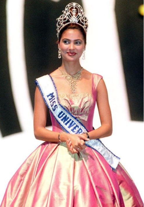 Năm 2000: Người đẹp Lara Dutta đến từ Ấn Độ. Năm 2000: Người đẹp Lara Dutta đến từ Ấn Độ.