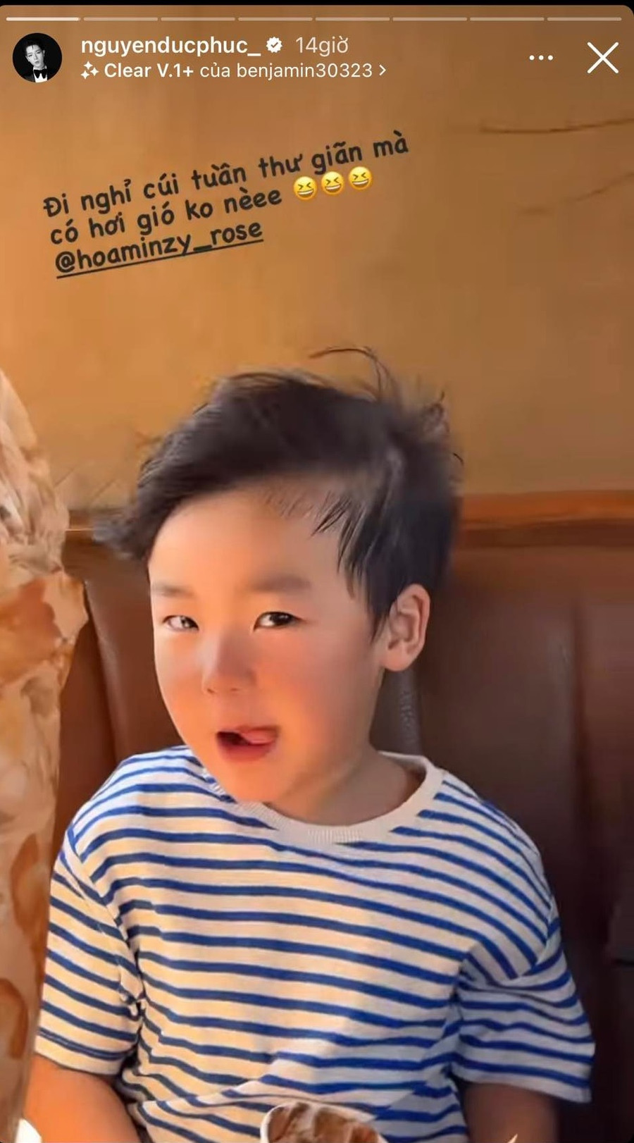 Hòa Minzy và cậu con trai vui vẻ đi chơi cuối tuần. Hòa Minzy và cậu con trai vui vẻ đi chơi cuối tuần.