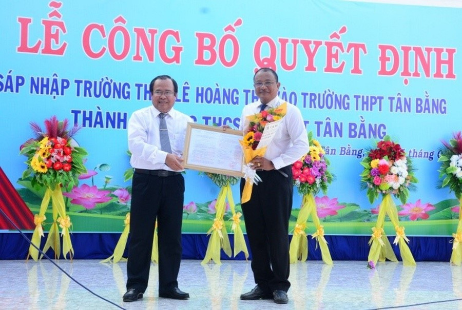 Sáp nhập Trường THCS Lê Hoàng Thá và Trường THPT Tân Bằng thành Trường THCS - THPT Tân Bằng (Thới Bình, Cà Mau). Ảnh: N.Hân Sáp nhập Trường THCS Lê Hoàng Thá và Trường THPT Tân Bằng thành Trường THCS - THPT Tân Bằng (Thới Bình, Cà Mau). Ảnh: N.Hân