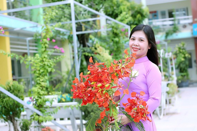 Cô Nguyễn Thị Thu An – Hiệu trưởng Trường Mầm non Ngô Thì Nhậm (Hà Đông, Hà Nội) cho biết, nhà trường đã họp thống nhất và khuyến khích giáo viên các nhóm lớp chụp lại hình ảnh suất ăn hằng ngày của trẻ gửi về cho phụ huynh.