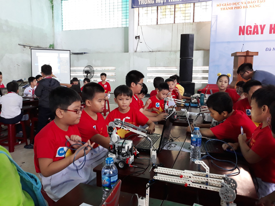 STEM Robotic là môn học điển hình của giáo dục STEM STEM Robotic là môn học điển hình của giáo dục STEM
