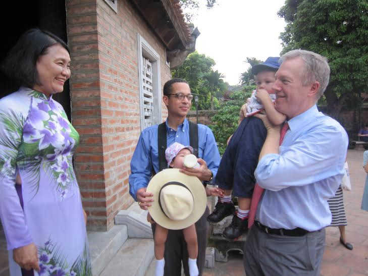 Kết thúc chuyến viếng thăm, ngài Đại sứ gửi lời cảm ơn chân thành tới hướng dẫn viên.