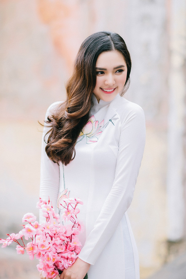 Nhan sắc như hoa đào của hotgirl Sài thành lai 3 dòng máu trong bộ ảnh đón xuân