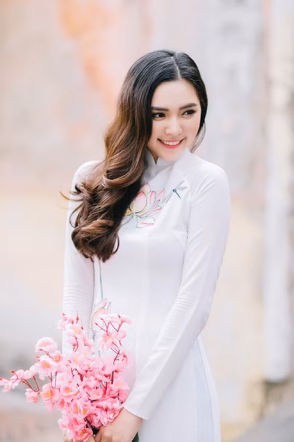 Nhan sắc như hoa đào của hotgirl Sài thành lai 3 dòng máu trong bộ ảnh đón xuân