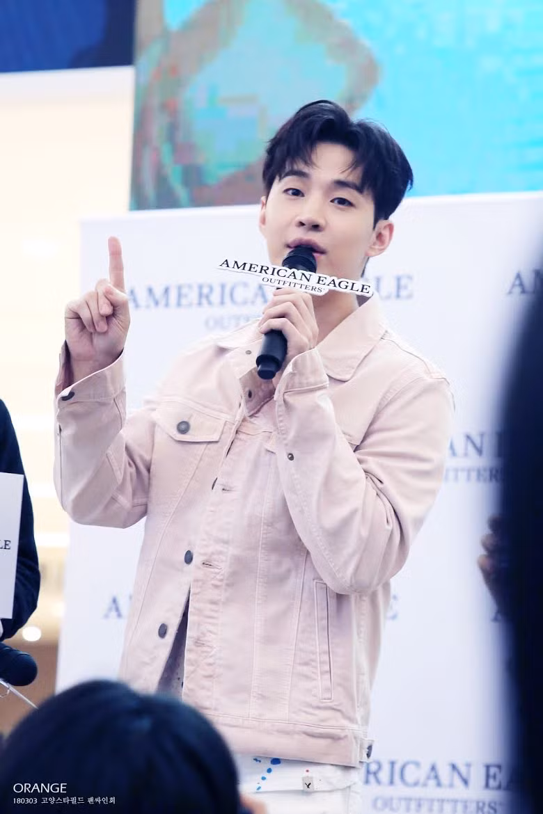 5 thần tượng K-Pop chia sẻ về mối tình đầu khó quên ảnh 2