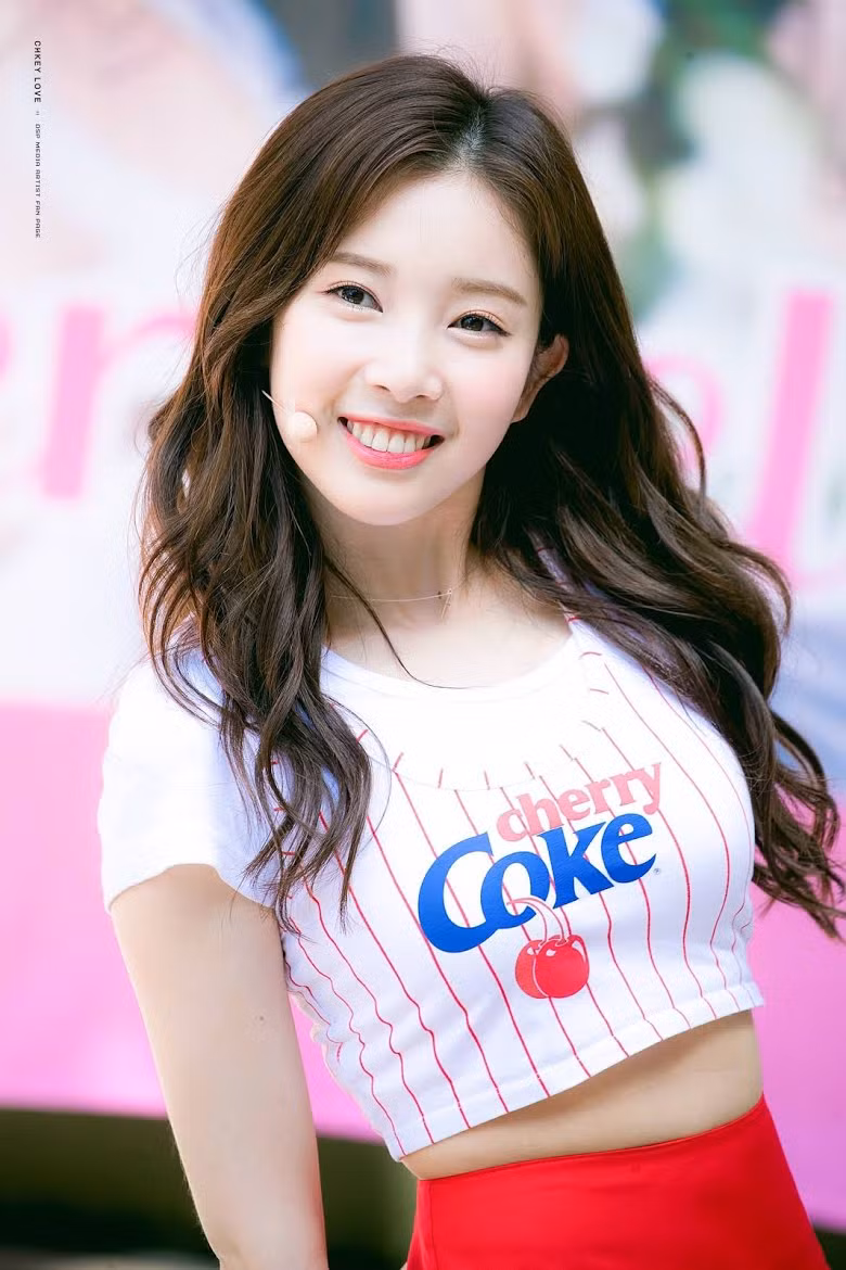8. Chaekyung (APRIL)