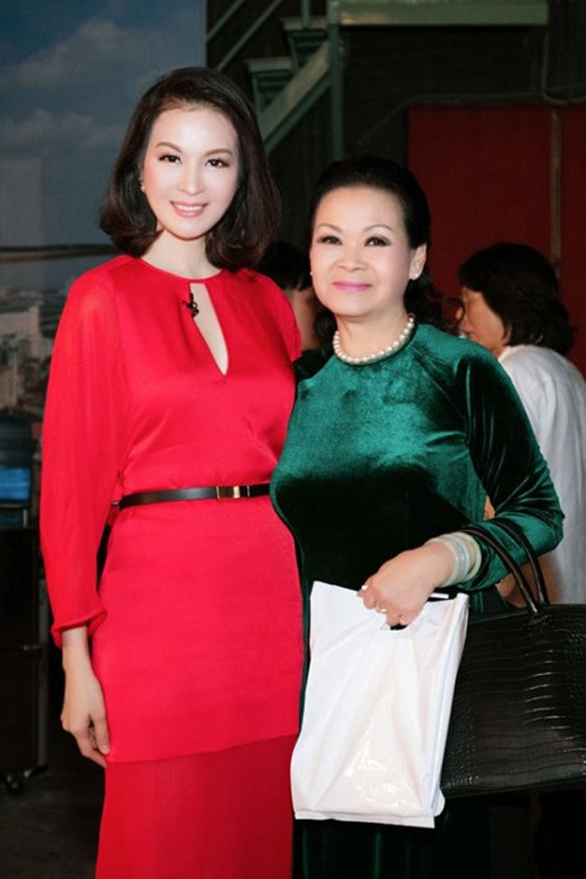 22 chiếc váy đỏ nồng nàn của mỹ nhân Việt đầu xuân hình ảnh 22 22 chiec vay do nong nan cua my nhan viet dau xuan hinh anh 22