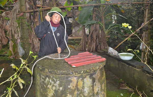 Cuộc sống kỳ lạ của 2 chị em "người rừng" giữa "ốc đảo" hoang vắng ảnh 16 Cuộc sống kỳ lạ của 2 chị em "người rừng" giữa "ốc đảo" hoang vắng ảnh 16