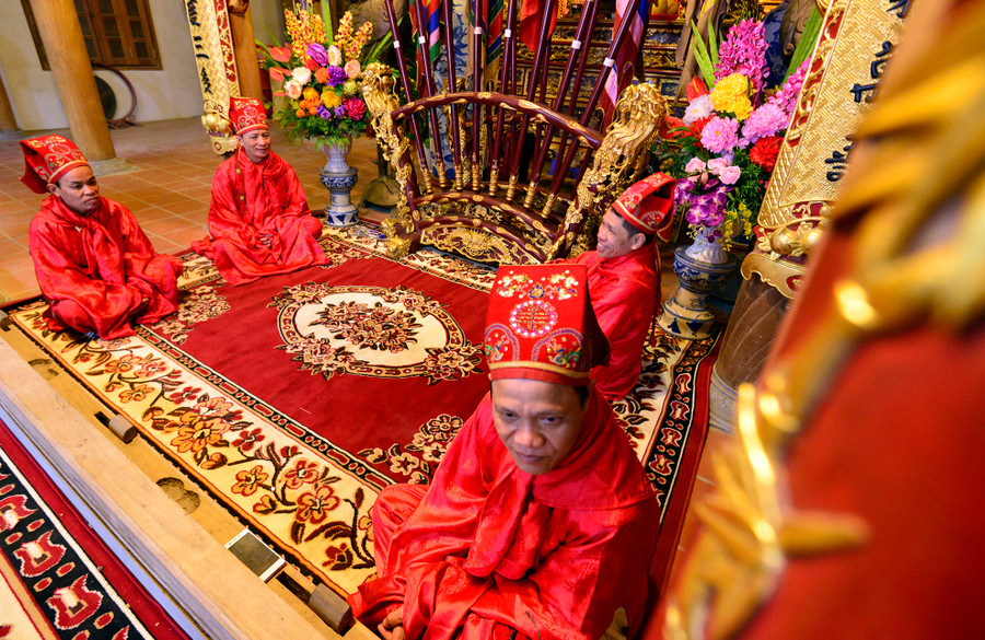 Tiêu chuẩn chọn quan đám là những người tròn 51 tuổi trong làng, có uy tín, gia đình phương trưởng, con cái thành đạt. Tiêu chuẩn chọn quan đám là những người tròn 51 tuổi trong làng, có uy tín, gia đình phương trưởng, con cái thành đạt.