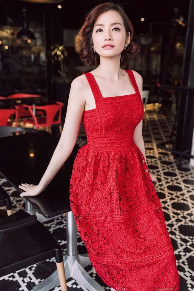 22 chiếc váy đỏ nồng nàn của mỹ nhân Việt đầu xuân hình ảnh 17 22 chiec vay do nong nan cua my nhan viet dau xuan hinh anh 17