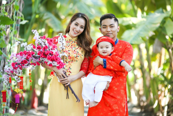 Gia đình Khánh Thi - Phan Hiển hạnh phúc du xuân Gia đình Khánh Thi - Phan Hiển hạnh phúc du xuân