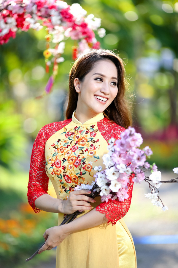 Gia đình Khánh Thi - Phan Hiển hạnh phúc du xuân Gia đình Khánh Thi - Phan Hiển hạnh phúc du xuân