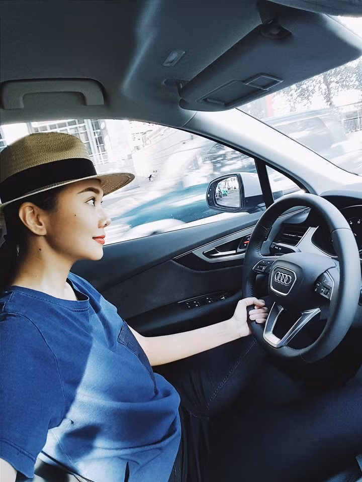 Sao Việt đua nhau “ăn gian tuổi” với mũ cói