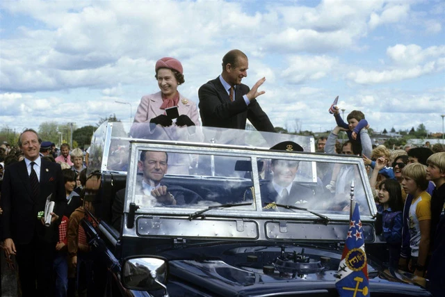 Nữ hoàng Anh Elizabeth II cùng phu quân tới Wellington, New Zealand vào năm 1981. (Ảnh: Getty)