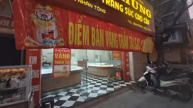 Cảnh tượng lạ lùng ngày vía Thần tài: Nơi đông đúc, chỗ vắng hoe ảnh 8