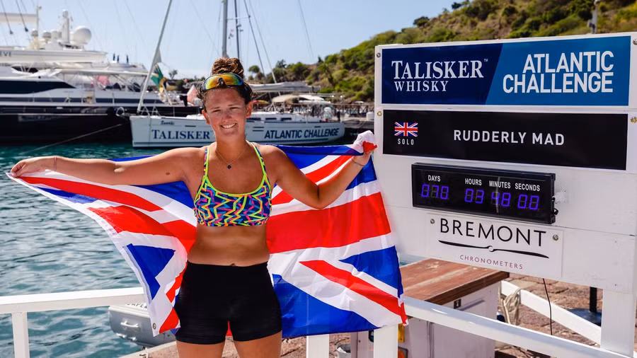 Briton Jasmine Harrison trở thành người trẻ tuổi nhất đạt kỷ lục.