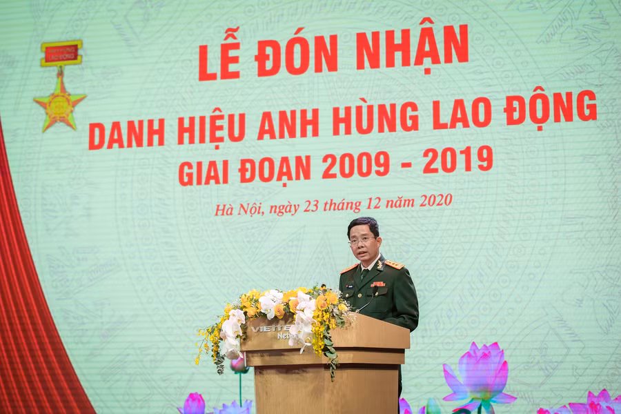 Thượng tá Đào Xuân Vũ, Tổng Giám đốc Tổng Công ty Mạng lưới Viettel phát biểu tại buổi lễ.