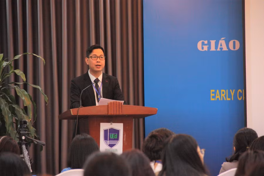 PGS.TS.Trần Thành Nam, Chủ nhiệm Khoa Các Khoa học Giáo dục (Trường ĐH Giáo dục) phát biểu tại hội thảo.