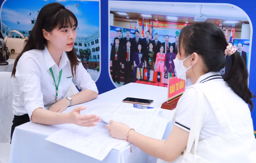 Thí sinh tham dự Ngày hội tư vấn tuyển sinh, hướng nghiệp năm 2022. Ảnh: TG