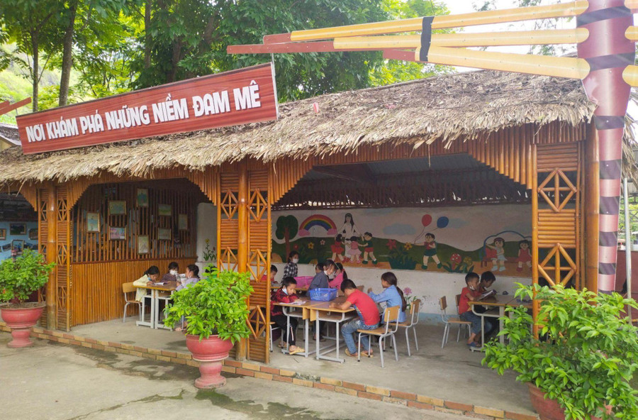 Góc đọc sách của Trường Tiểu học Lùng Tám (Quản Bạ, Hà Giang). Ảnh: NTCC