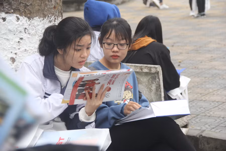 Thí sinh cần tìm hiểu kỹ thông tin về ngành học, trường học trước khi lựa chọn. Ảnh: TG