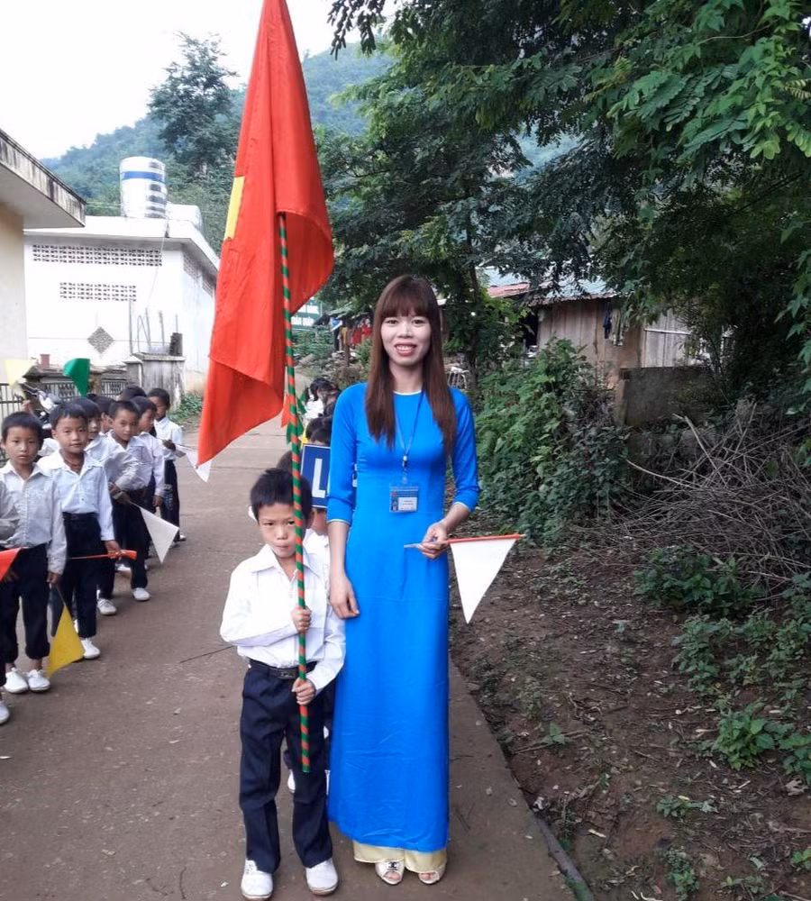 Mỗi đứa trẻ vùng cao trưởng thành là niềm hạnh phúc với cô Sen.