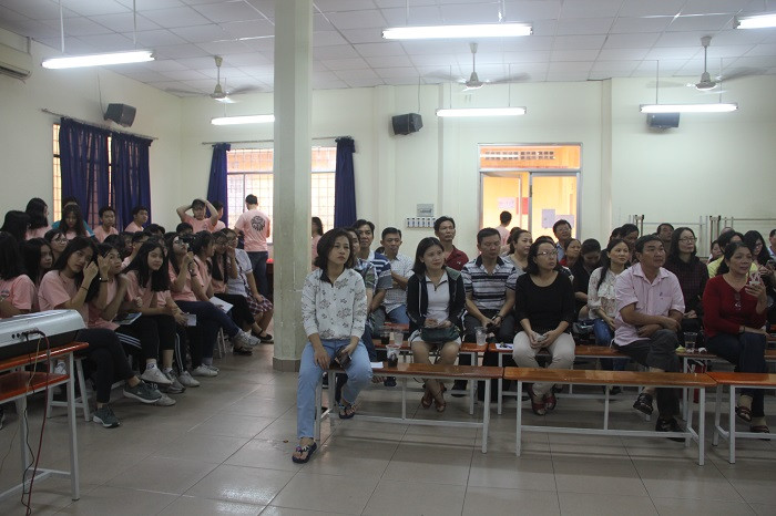 Buổi họp phụ huynh khá đặc biệt khi có mặt đầy đủ các học sinh của lớp 10A2