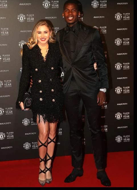 Trước khi xác định nhiễm nCoV, Pogba vẫn cùng bà xã Maria Zulay Salaues đang mang thai tới lui các nhà hàng ở London.