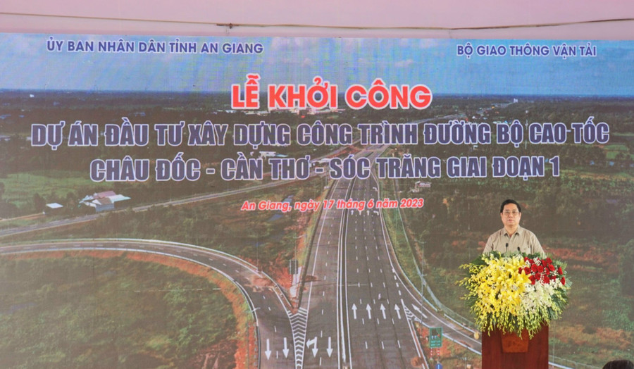 Thủ tướng Chính phủ Phạm Minh Chính phát biểu tại Lễ khởi công. Thủ tướng Chính phủ Phạm Minh Chính phát biểu tại Lễ khởi công.