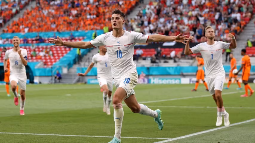 Patrik Schick ăn mừng bàn thắng trong trận CH Czech thắng Hà Lan 2-0.
