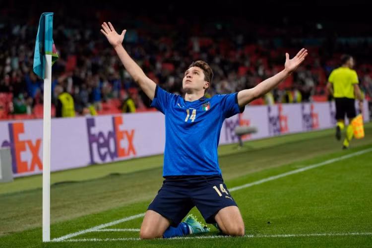 Federico Chiesa ăn mừng bàn thắng vào lưới đội tuyển Áo, vòng 1/8 Euro 2020.