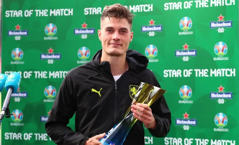 Patrik Schick nhận danh hiệu “Cầu thủ xuất sắc nhất trận”. 