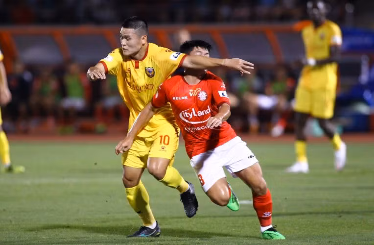 Phạm Tuấn Hải lần đầu được triệu tập lên đội tuyển quốc gia.