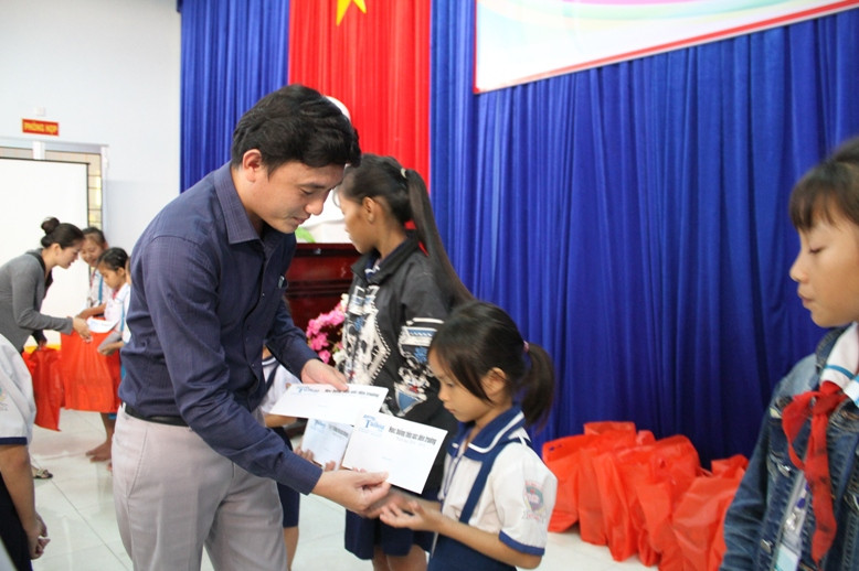 Tiếp sức học trò nơi cuối trời Tổ quốc ảnh 5