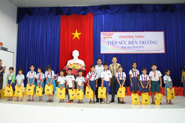 Tiếp sức học trò nơi cuối trời Tổ quốc ảnh 7