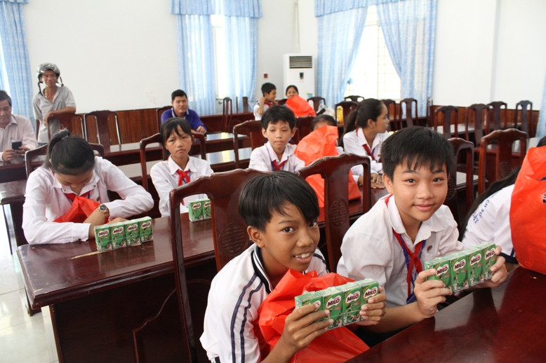 Tiếp sức học trò nơi cuối trời Tổ quốc ảnh 10