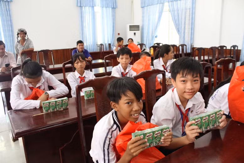 Tiếp sức học trò nơi cuối trời Tổ quốc ảnh 10